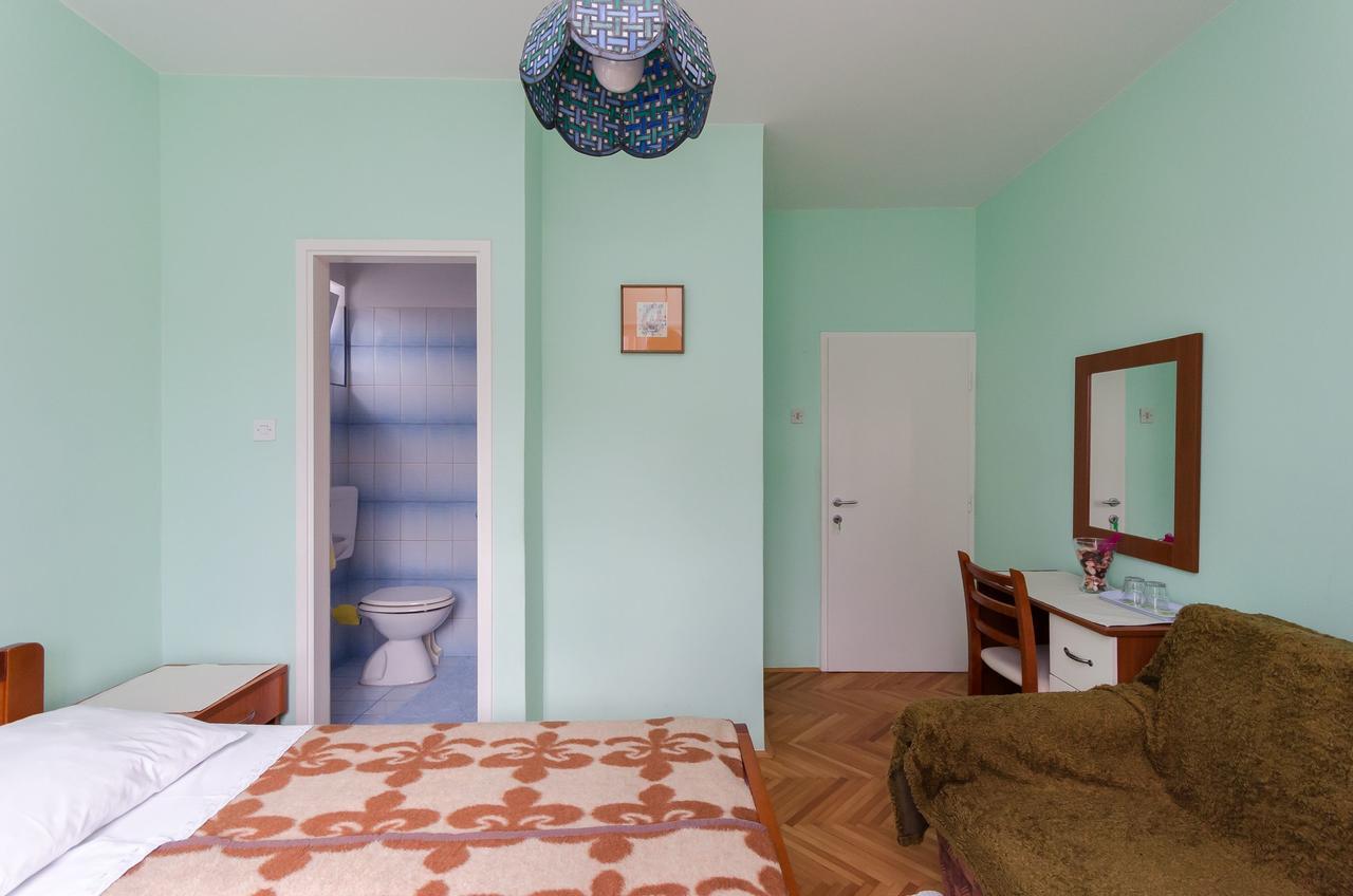 Rooms Mihaela Rab Town Buitenkant foto