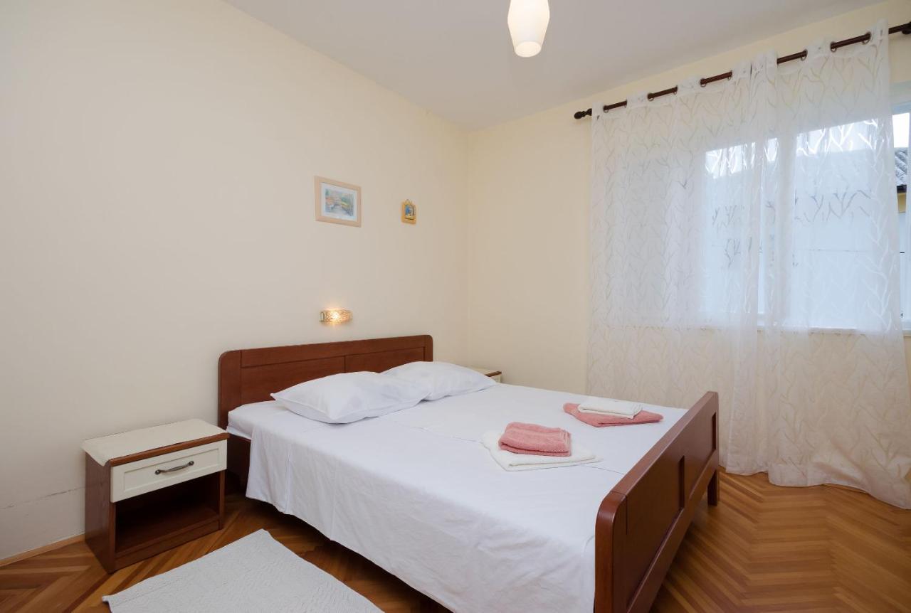 Rooms Mihaela Rab Town Buitenkant foto